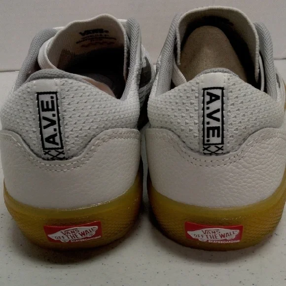 Vans AVE Knit White and Gray with Gum Sole display picture 1